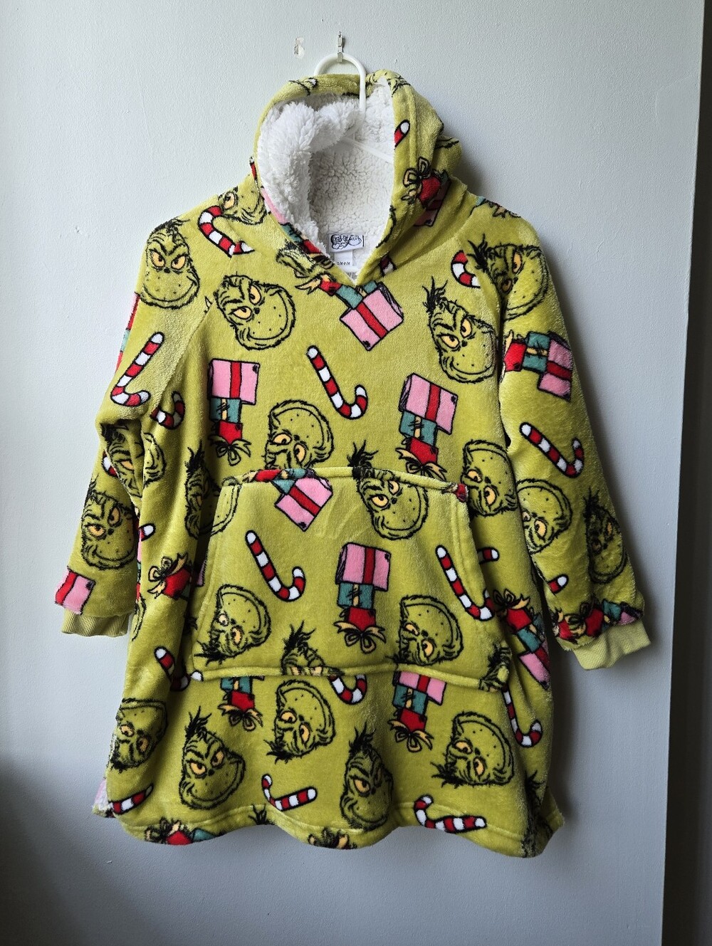 Dr Seuss Grinch Adult S Plush Wearable Blanket Hoodie Green Licensed Sherpa